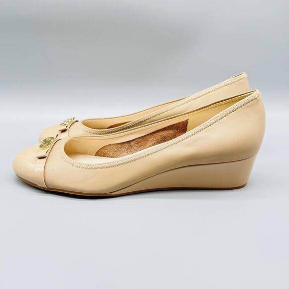 Cole Haan Shoes Womens 10 Beige Leather Bow Logo Cap Toe Pumps Slip On NEW - Picture 5 of 13
